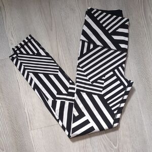 Victoria's Secret Sport S Knockout Legging Tights Black White Ankle Length